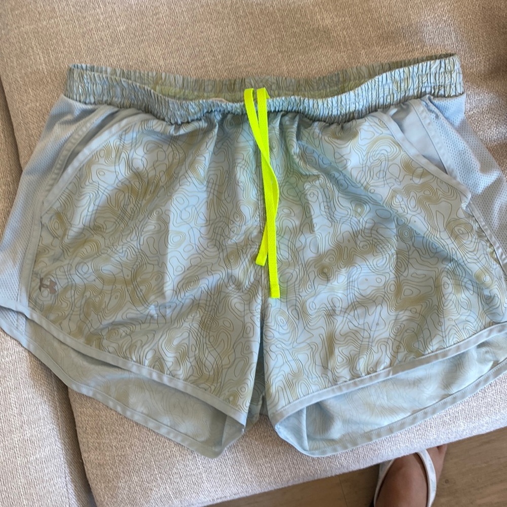 Under armor size large shorts